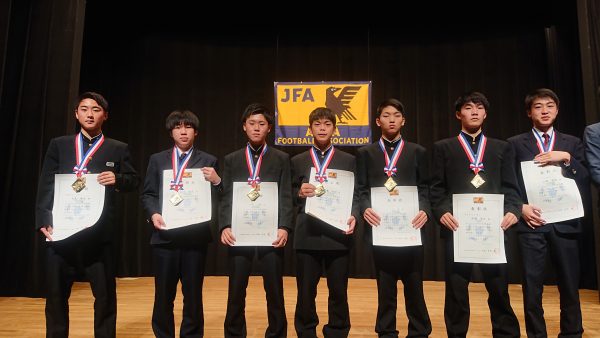 2 1 秋田県サッカー協会が選ぶ今年度のベストイレブンの表彰式が行われました ブラウブリッツ秋田